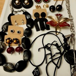 Elegant Black, Gold And Red Jewelry Set